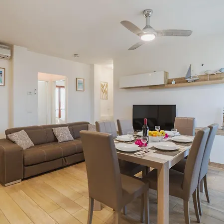 Alice By Interhome Apartman